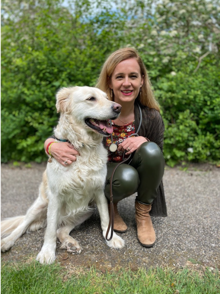 Veterinarian Delphine with the Homevet dog in a park